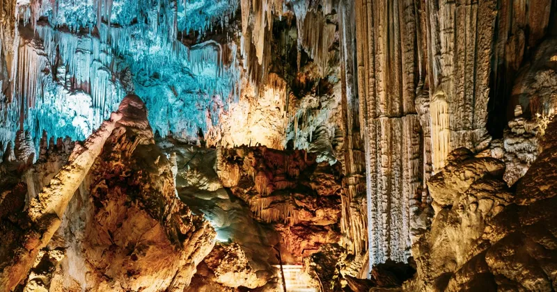 Excursión a Nerja y Frigiliana con entrada a la Cueva de Nerja