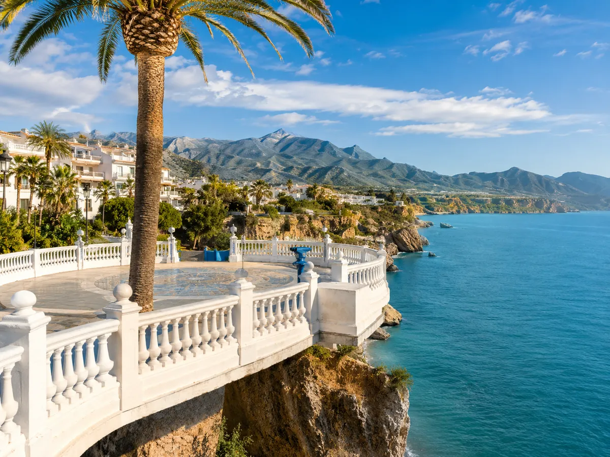 El mirador del Balcón de Europa en el pueblo de Nerja